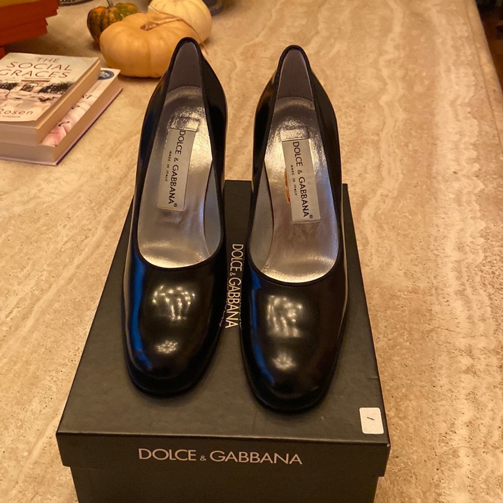 Dolce & Gabbana black leather pumps